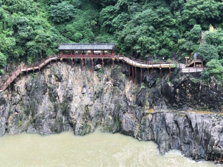 翰墨书香润警营——记湖南省公安厅“三湘百所”送文化下基层活动